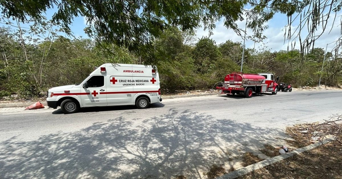 Sufre bombero golpe de calor durante combate a incendio en Playa del Carmen