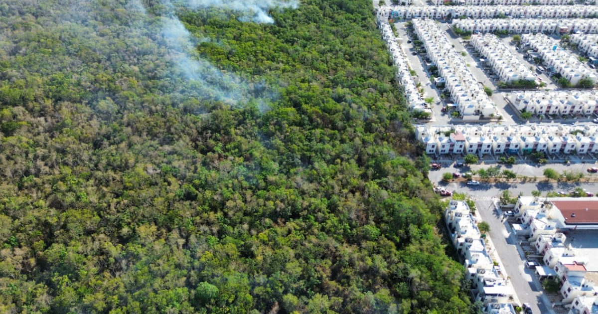 Controlado en un 65% incendio atrás de Villas del Sol