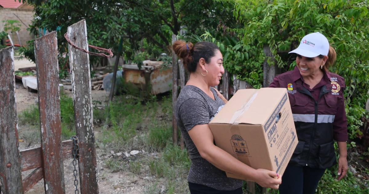 Fotos de la gobernadora Mara Lezama dando apoyos