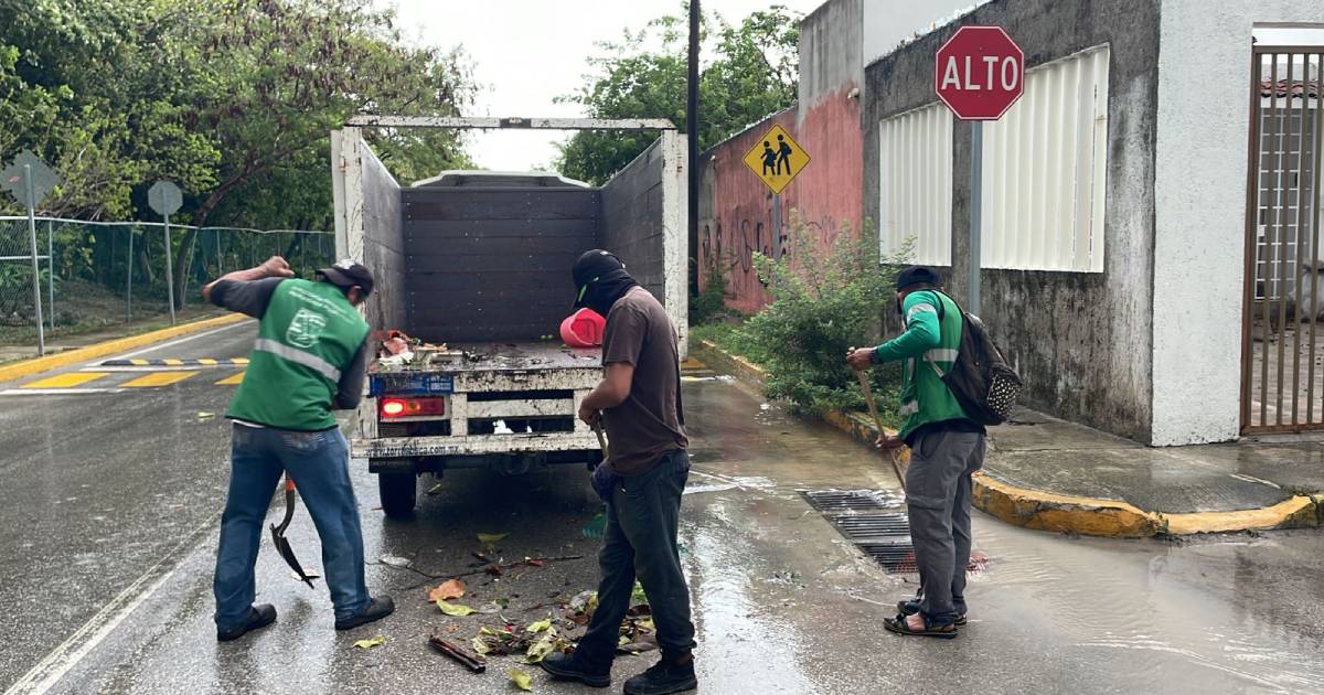 Imagen de puerto morelos preparandose para fuertes lluvias