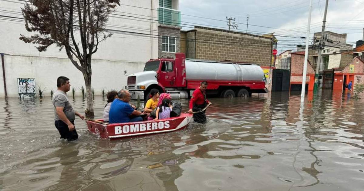 Foto de la familia siendo rescatada