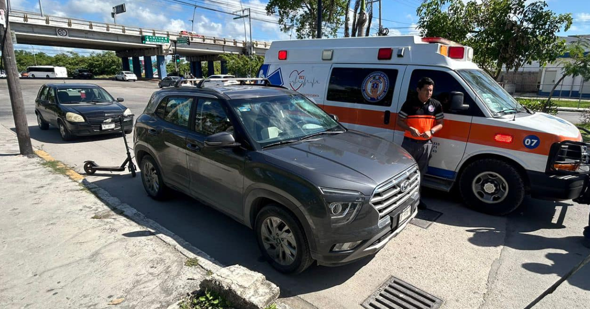 Joven en scooter ocasiona accidente en Playa del Carmen