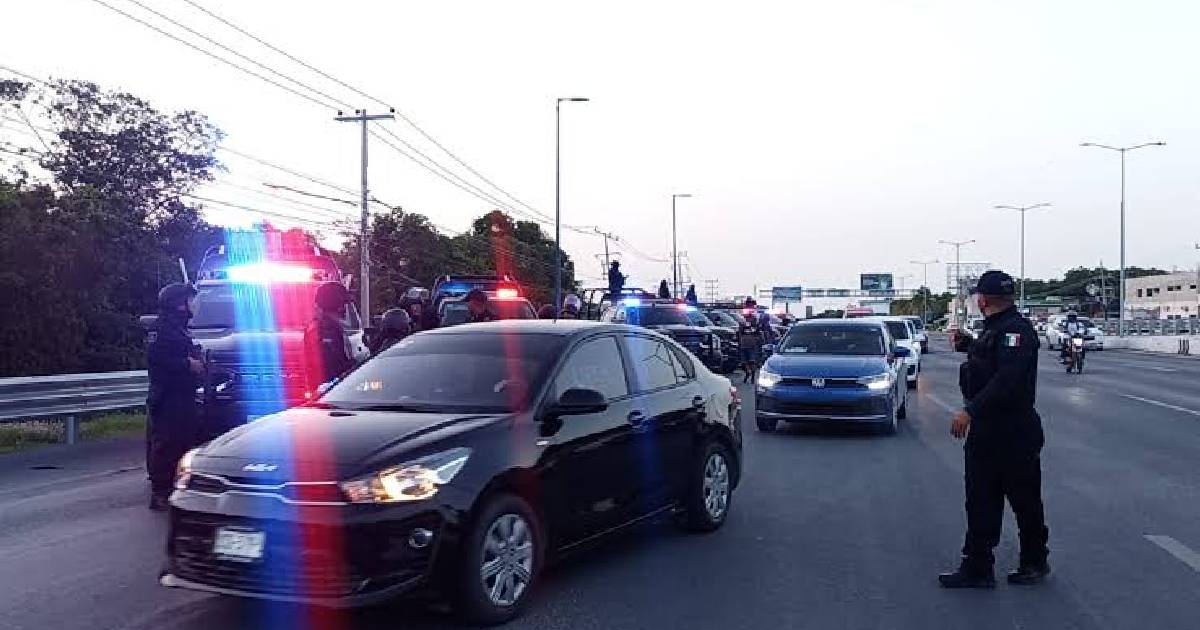 Protesta de operadores de UBER causa caos en Cancún