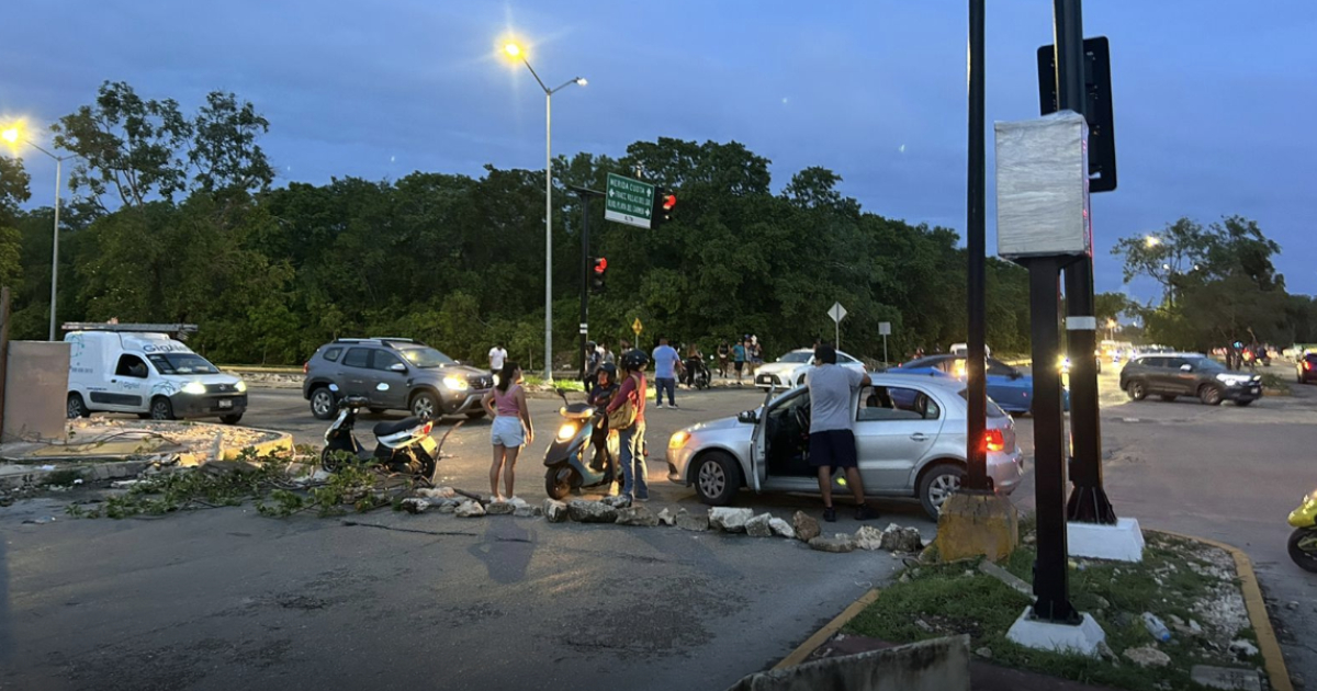 Tras apagón prolongado playenses bloquean la avenida Lilis