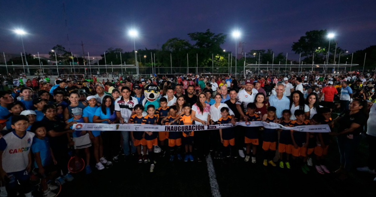 Inaugura Mara Lezama las nuevas canchas de pasto sintético en la SM. 21 de Cancún