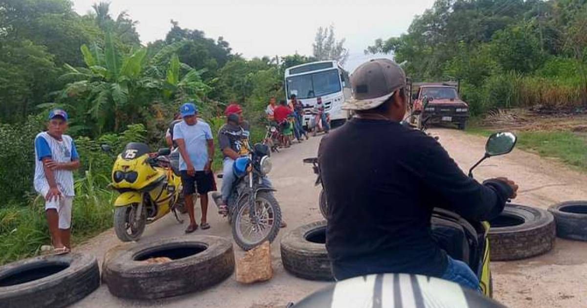 Bloquean carretera en Chacchoben