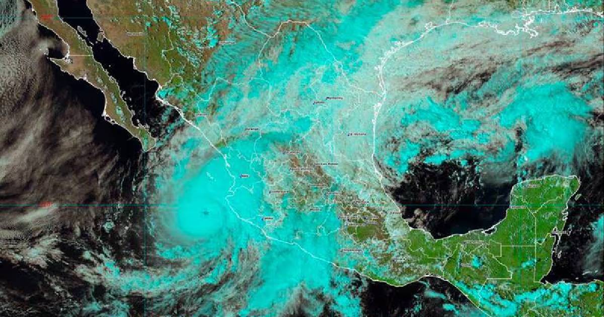 'Carlotta' sigue como tormenta y avanza sobre el Pacífico