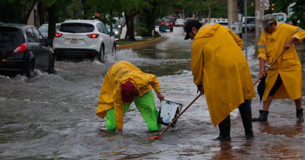 Rápida reacción de Servicios Públicos ante lluvias en Cancún