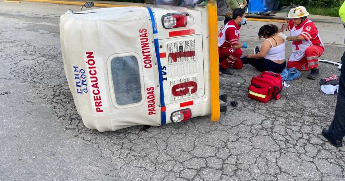 Accidente de taxi y mototaxi deja a mujer embarazada herida