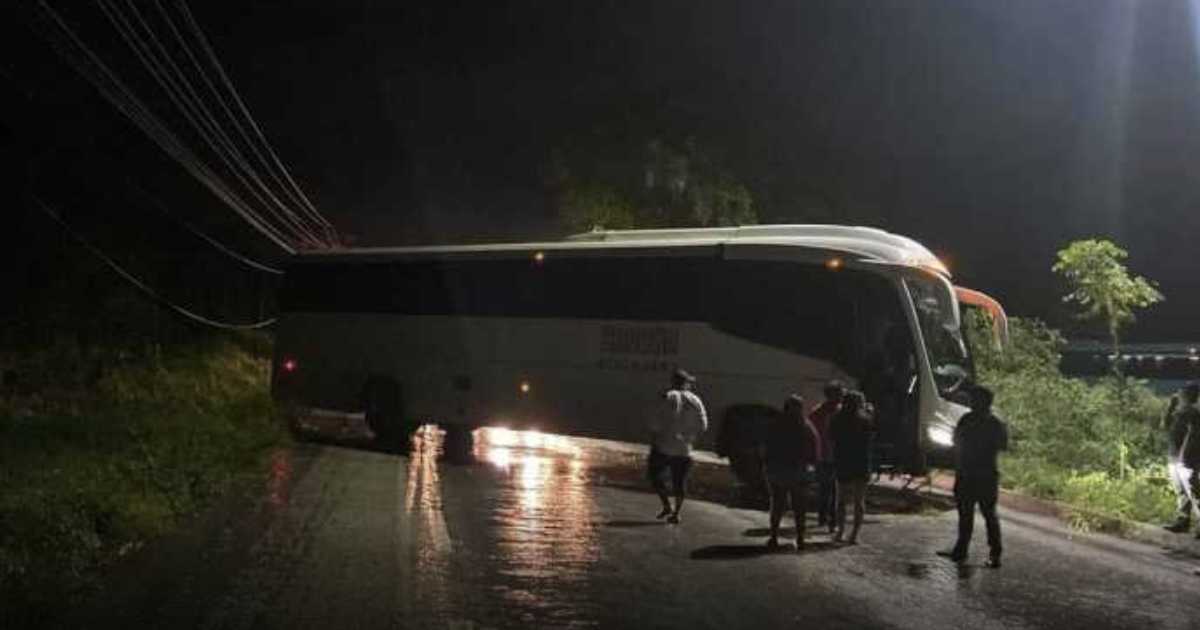 Conductor dormido provoca accidente en carretera del tramo Playa del Carmen