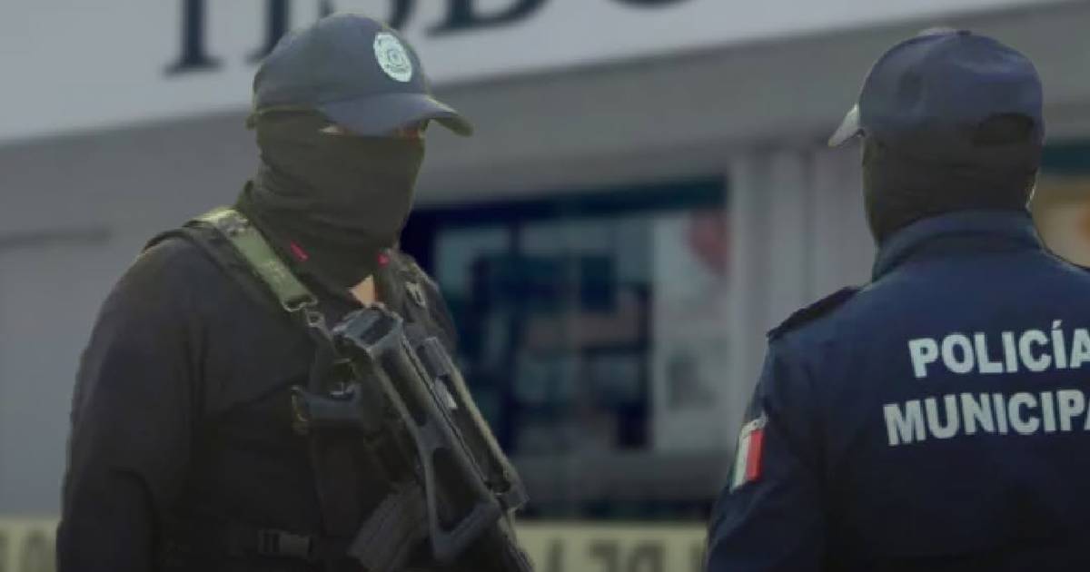 Investigan policía tras video viral en Cancún