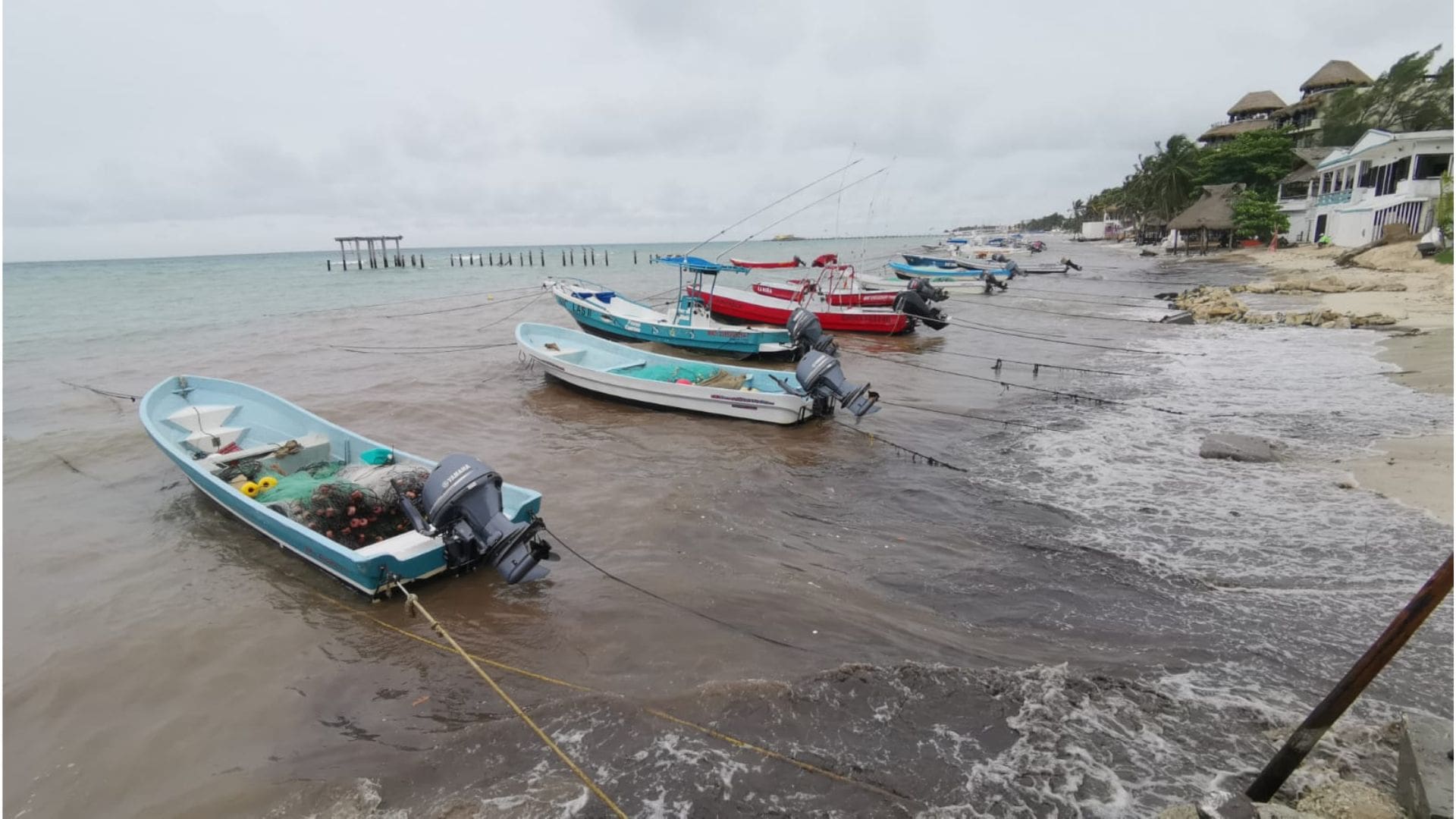 Cierran puertos por fuertes vientos y oleaje