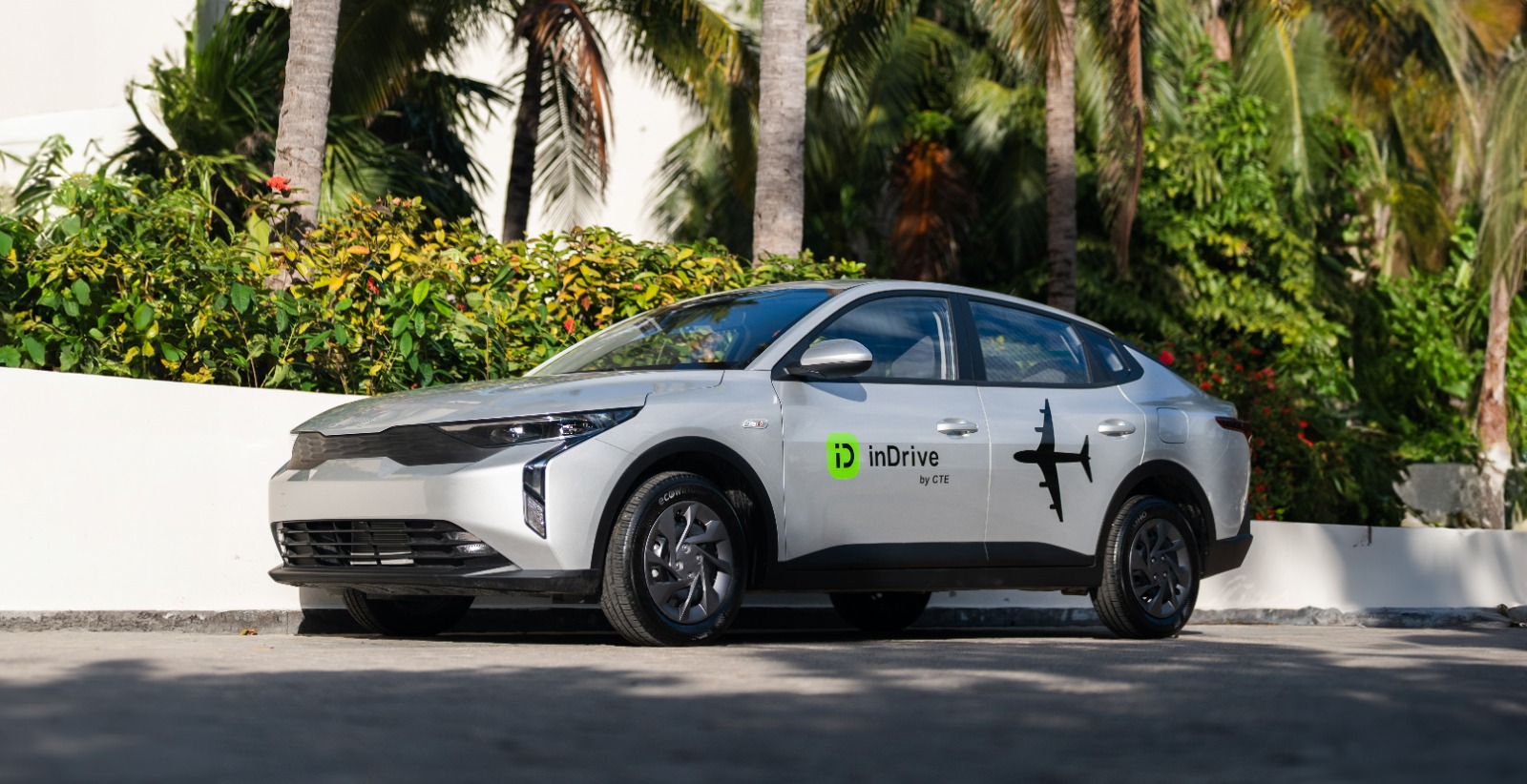 inDrive llega a Cancún con alianza con Caribe Taxi