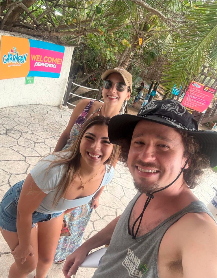 Luisito Comunica en Isla Mujeres