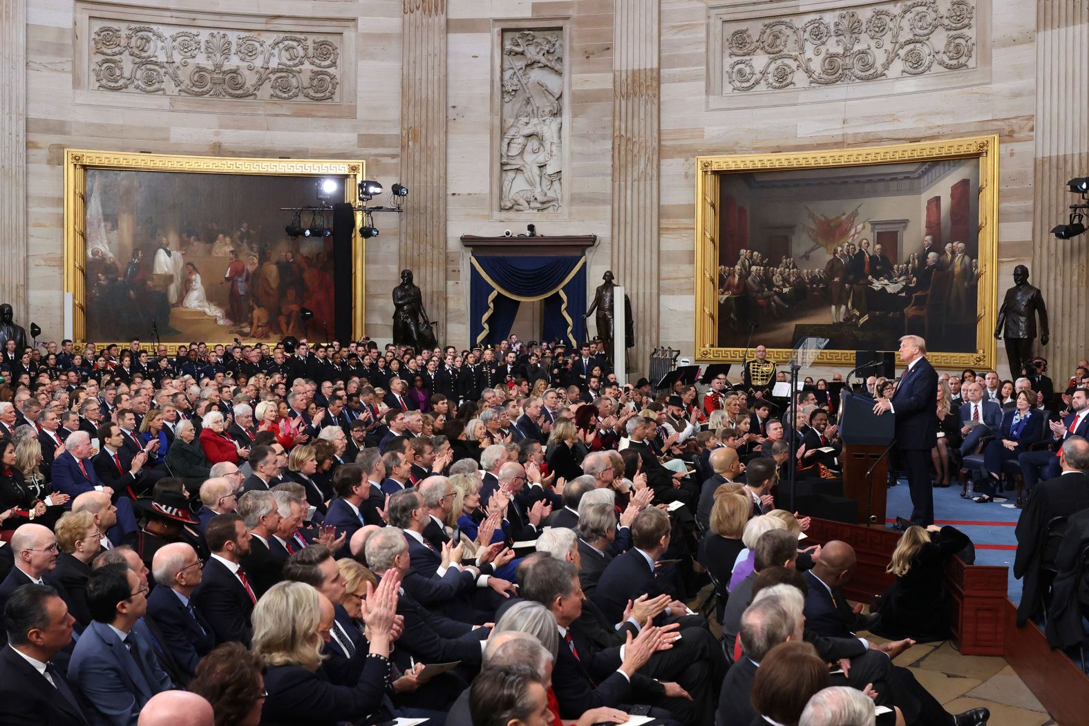 Trump inicia nueva era en EU