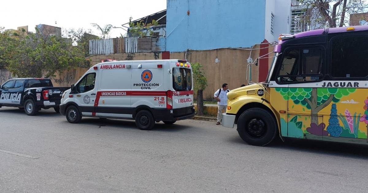 Servicios atendieron crisis convulsiva en un autobús de Xcaret.